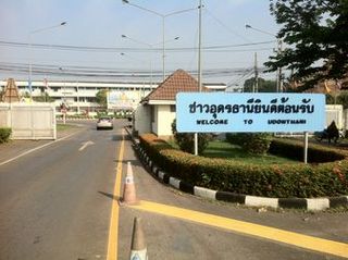 ウドンタニー空港からソンテウでヴィエンチャンへの国際バスが発着するターミナルへ
