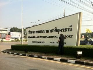 ウドンタニー空港からソンテウでヴィエンチャンへの国際バスが発着するターミナルへ