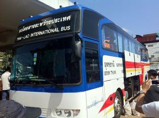 ヴィエンチャンのタラートサオバスターミナルからウドンタニーのバスターミナル1への国際バスに乗車